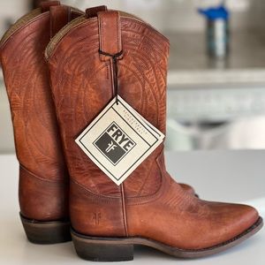 Frye Women’s Billy Pull On Western Boot (Cowboy)